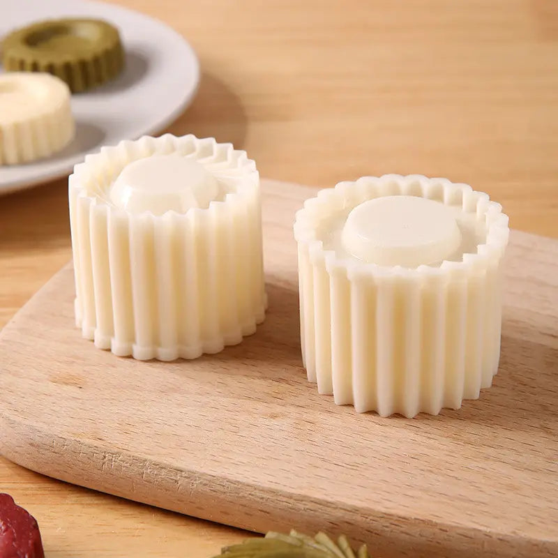 Sunflower-Patterned Round Hand-Press Mooncake Mold, French-Style Lace Pastry Mold
