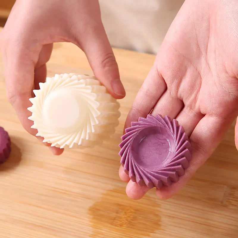 Sunflower-Patterned Round Hand-Press Mooncake Mold, French-Style Lace Pastry Mold